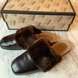 Gucci slides, fur, leather and mauve silk. Sz 8.5